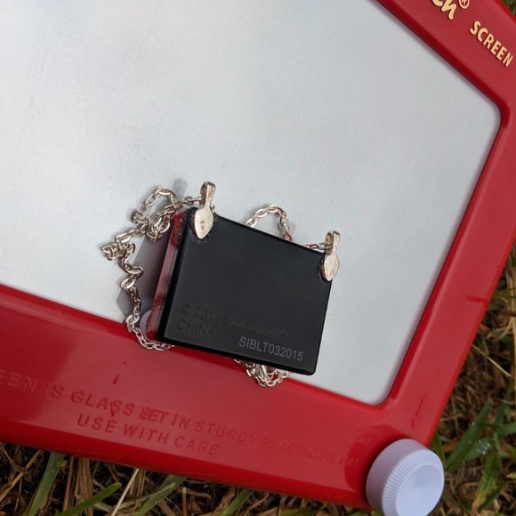 Mini Etch A Sketch necklace - Picture 4 of 4